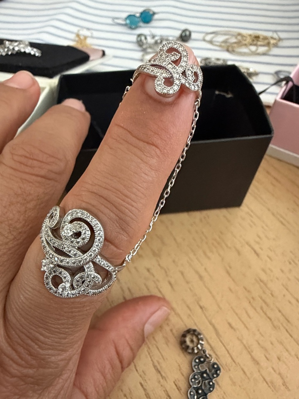 Silver Pavé Swirl Finger-to-Knuckle Ring Connector - Silver